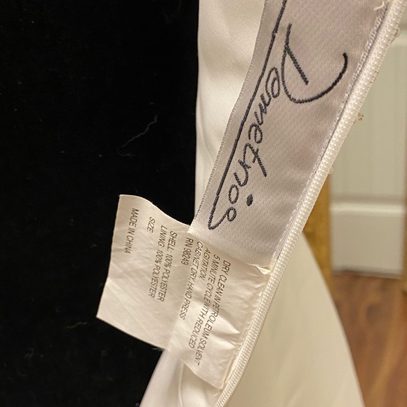 Demetrius wedding dress - Picture 7 of 9